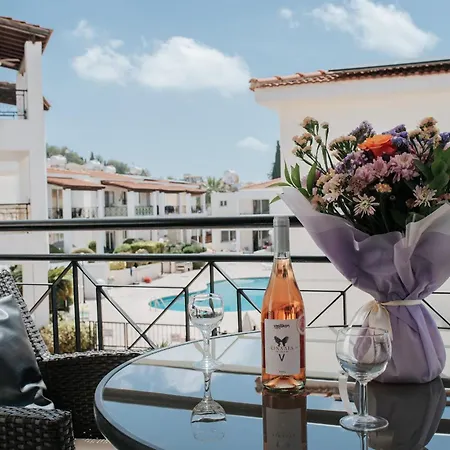 Apartmán Sunny 2br With Pool Paphos
