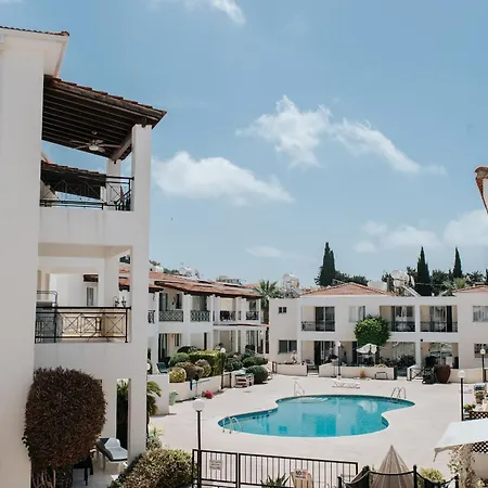 Sunny 2br With Pool Apartmán *