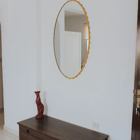 Sunny 2br With Pool